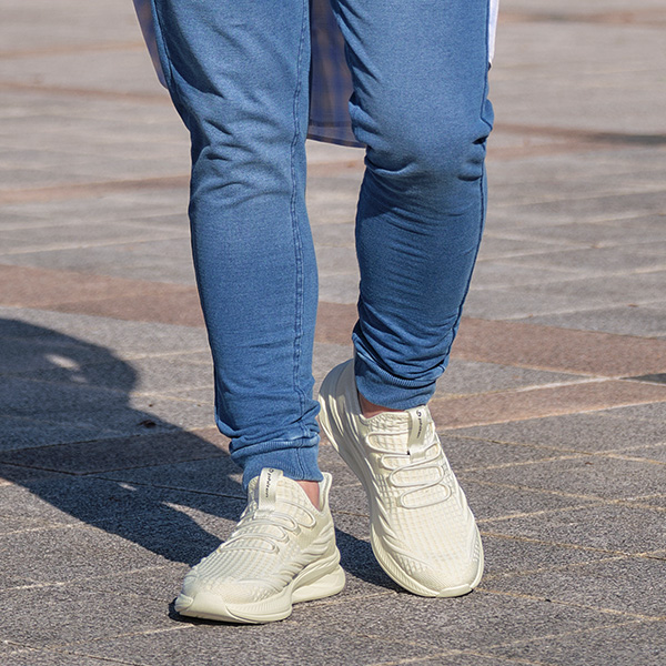 スニーカー スリット